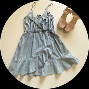 Women’s Express denim chambray mini dress SO CUTE